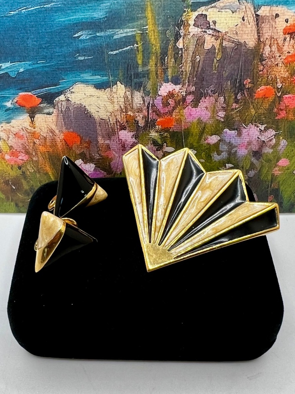 Monet Art Deco Fan Brooch & Earrings Set - Picture 3 of 7